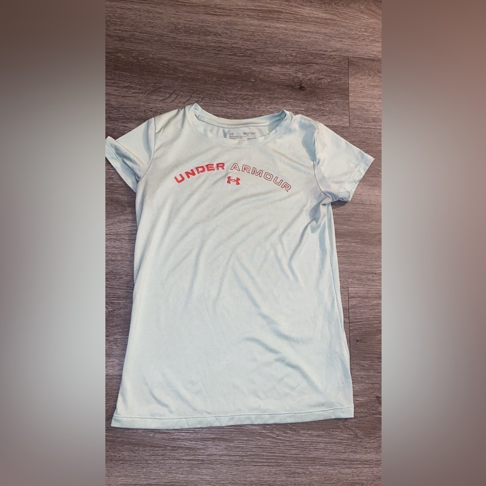 Under armour short sleeve tee ♡.